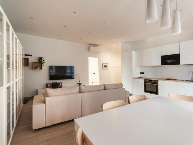Appartamento 2 camere da letto, Milan Milan 20144 ES99693230