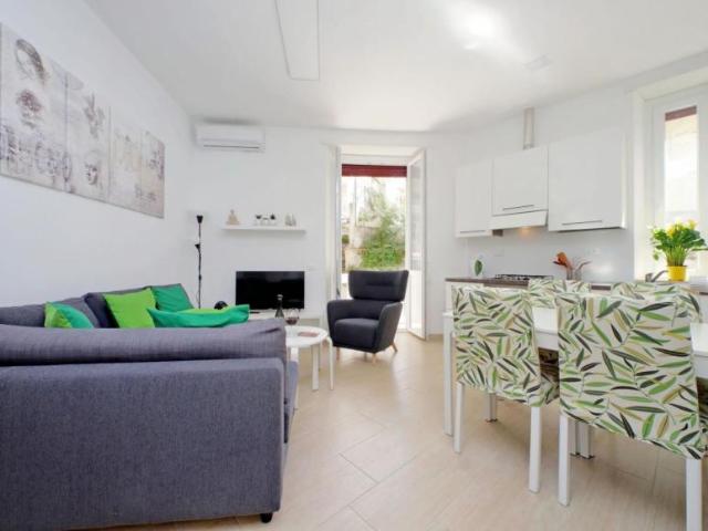 Appartamento 2 camere da letto, Roma Roma ES104978119