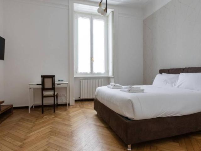 Appartamento 4 camere da letto, milan milan 20124 ELS100946820