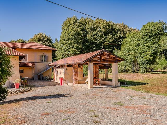 Appartamento 4 locali con posto auto coperto in affitto Cossato