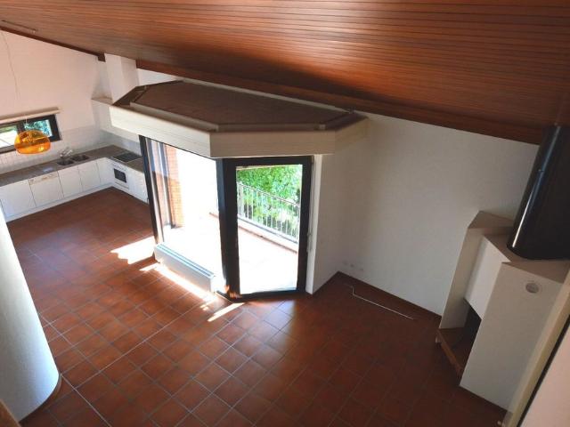 APPARTAMENTO 5.5 LOCALI DUPLEX CON TERRAZZA IN PICCOLO CONTESTO NEL VERDE