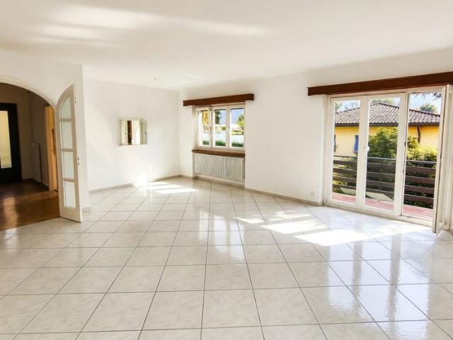 Appartamento 5,5 ristrutturato con giardino privato e tre balconi
