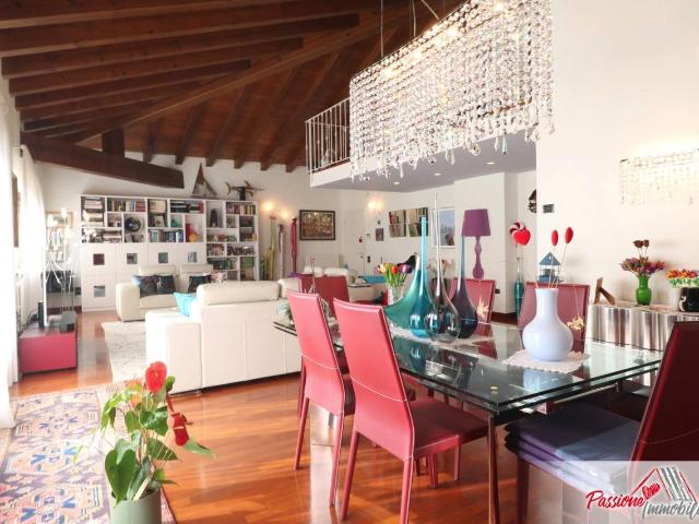 Appartamento 6 vani 230mq