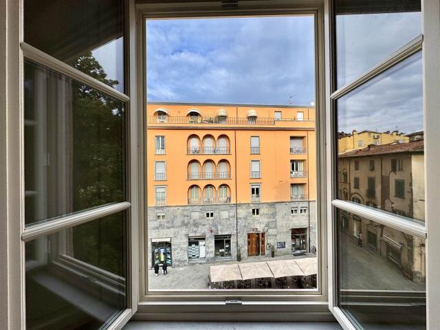 Appartamento completamente ristrutturato con affacci su Piaz. 184m² Lucca