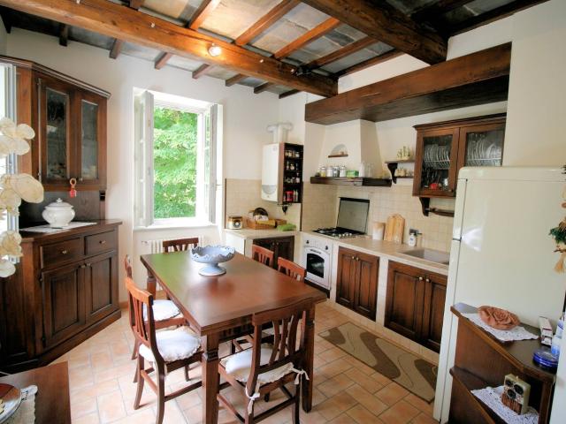 Appartamento completamente ristrutturato disposto su due livelli con entrata indipendente in vendita