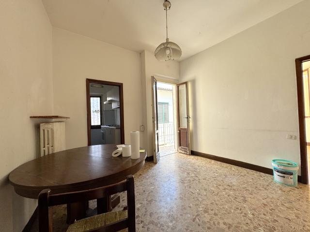 Appartamento con magazzino in affitto a Prato, Via Bologna