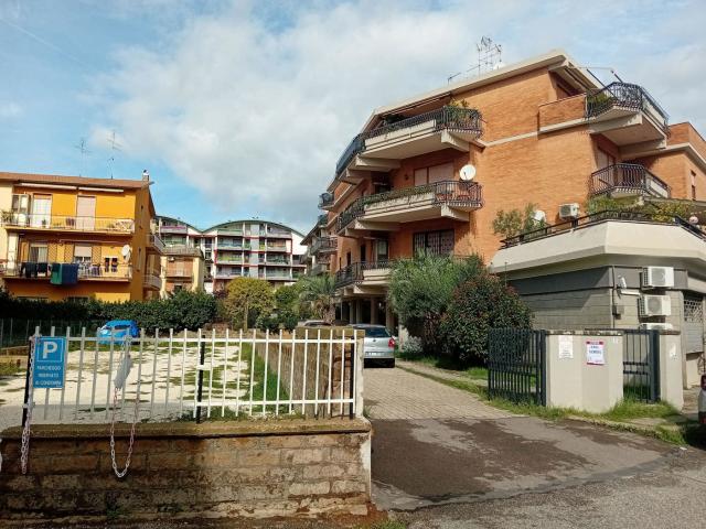 Appartamento con box a Civita Castellana