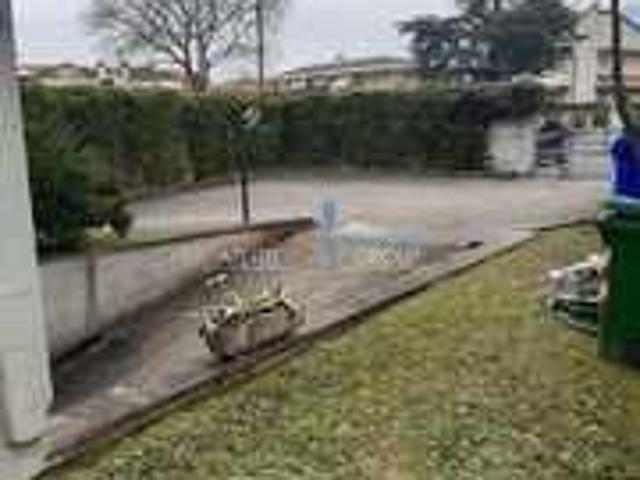 Appartamento con box in via fossone 31, Massa