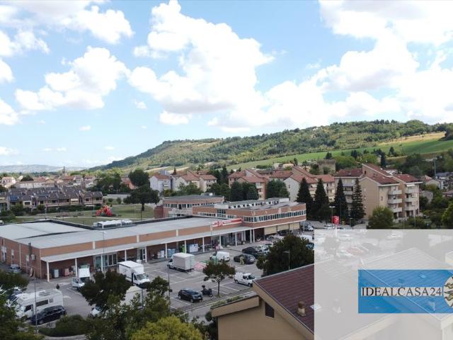 Appartamento con box in villa potenza via giovanni palatucci, Macerata