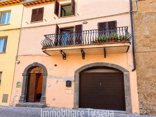 Appartamento con box, Orvieto centro storico