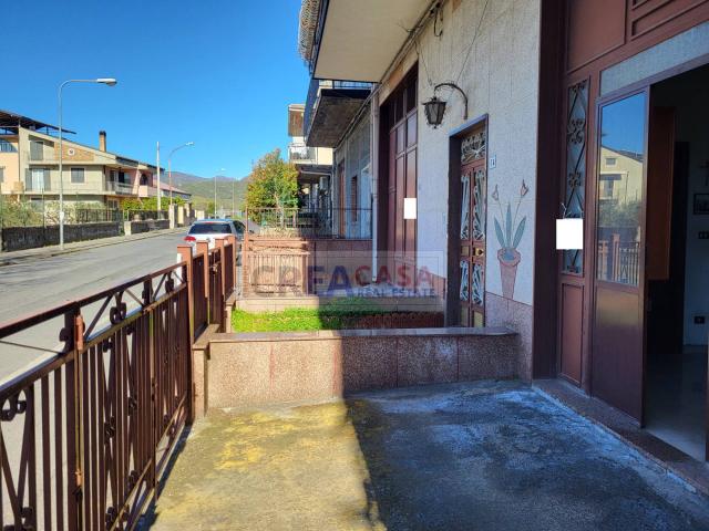 Appartamento con Garage in vendita a Moio Alcantara