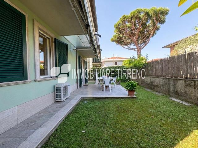 Appartamento con giardino, Massa marina di