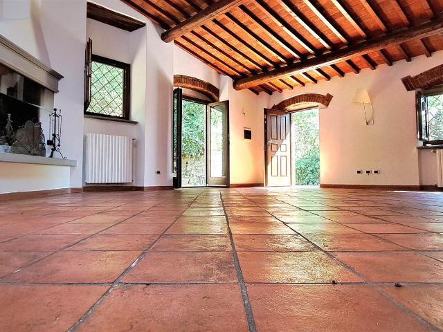 APPARTAMENTO CON GIARDINO IN LOCAZIONE A FIESOLE