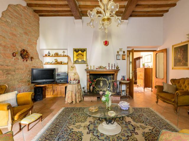 Appartamento Con Giardino In Palazzo D'epoca 130m² Sigillo