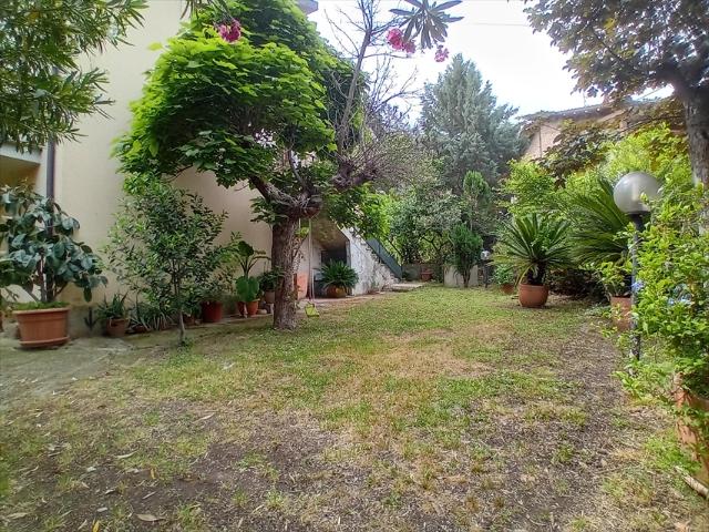 Appartamento con giardino in via alessandrini 43, Scafa