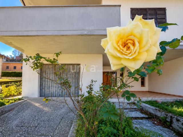 Appartamento con giardino in via giuseppe uncini snc, Cupramontana