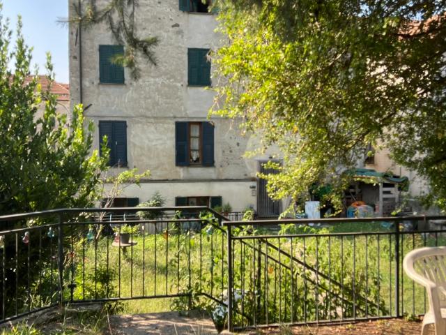 Appartamento con giardino in via sorerolo 2, Sassello