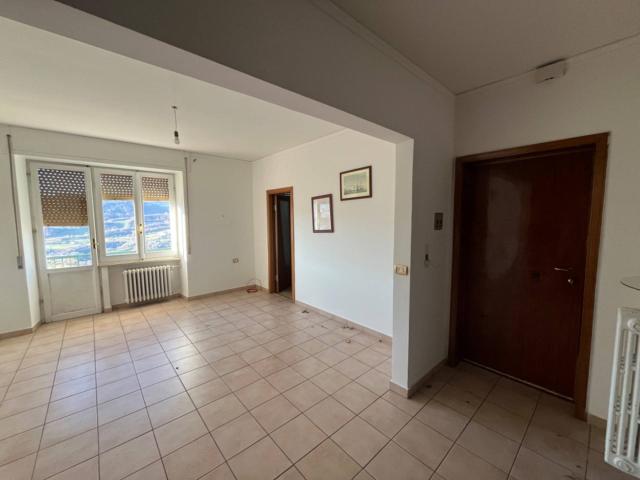 Appartamento con ingresso indipendente in vendita a Teramo, Rocciano