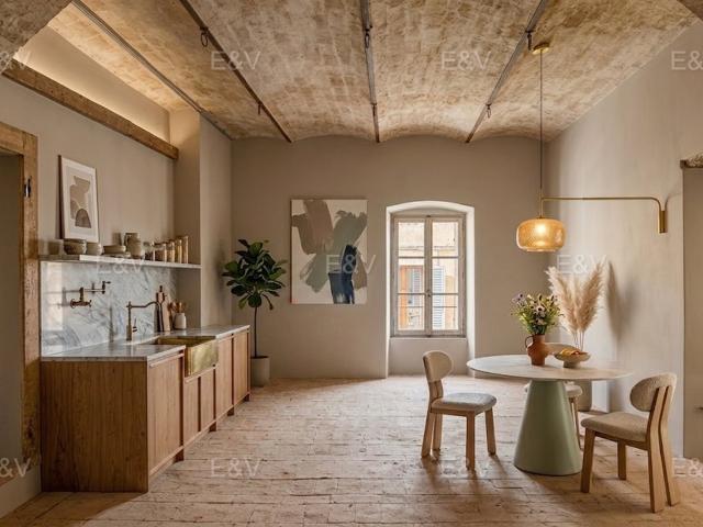 Appartamento con terrazza panoramica, ideale per un progetto. 210m² Spello
