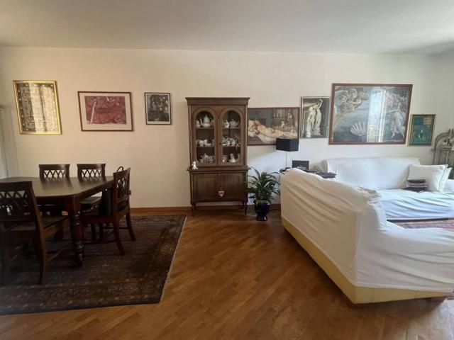 Appartamento con terrazzi, Camaiore lido di