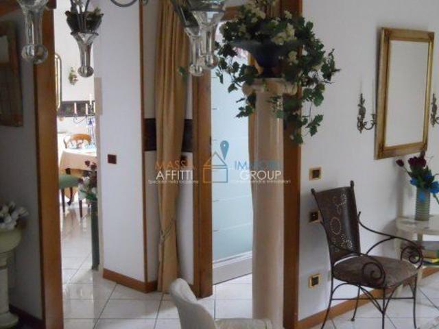 Appartamento con terrazzi in via bergiola 89, Massa