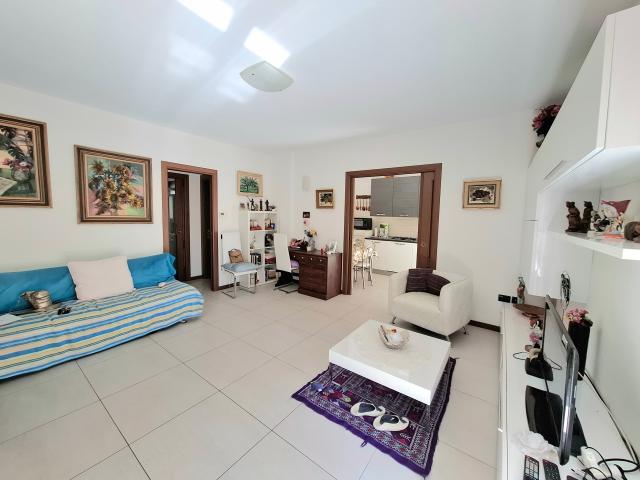 Appartamento con terrazzi in via g. b. buffetti, Rovigo