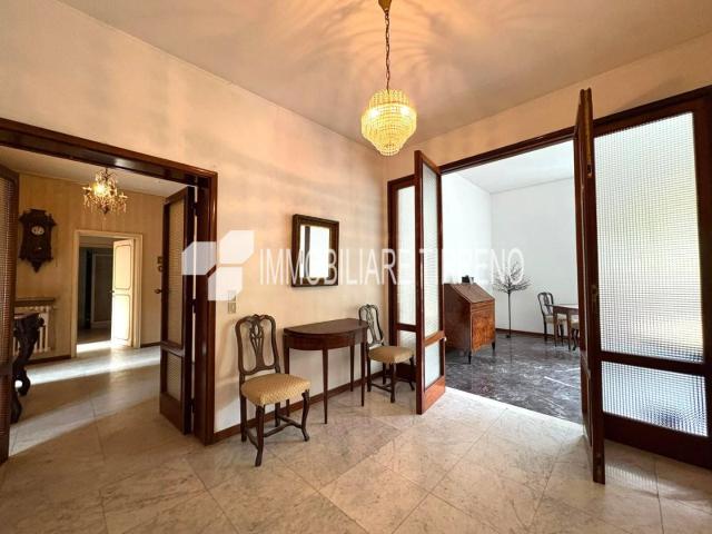 Appartamento con terrazzo, Massa centro