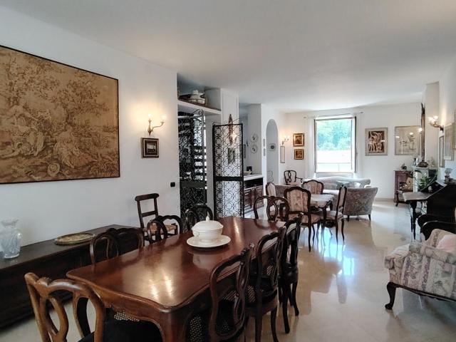 Appartamento con terrazzo a Carrara