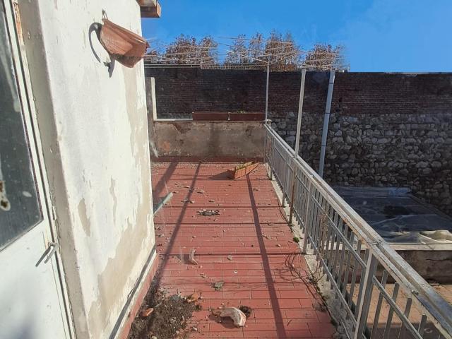 Appartamento con terrazzo a Cascina