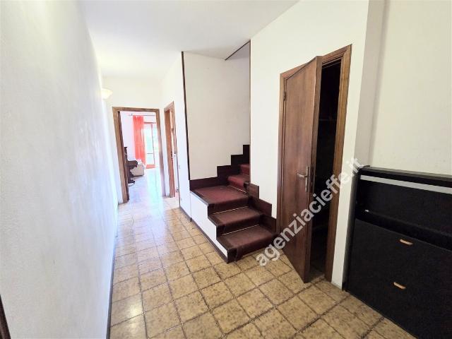 Appartamento con terrazzo a Massa