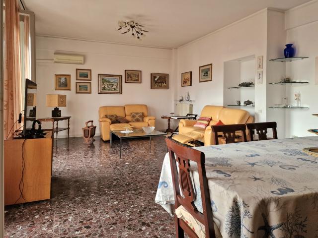 Appartamento con terrazzo a Massa