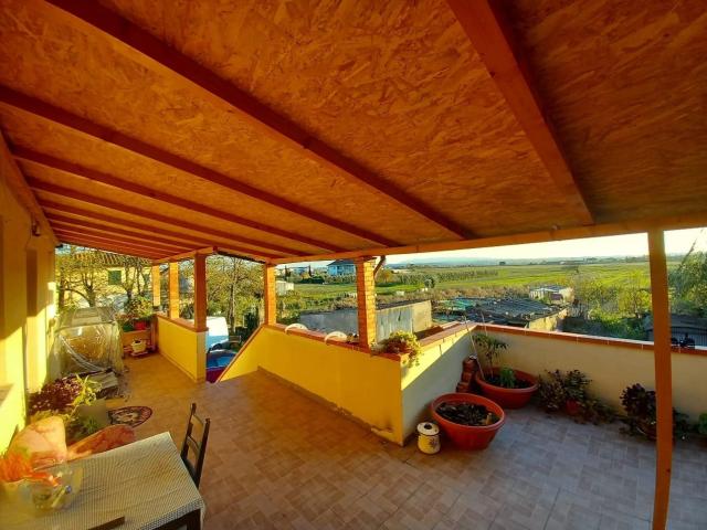Appartamento con terrazzo a Pontedera