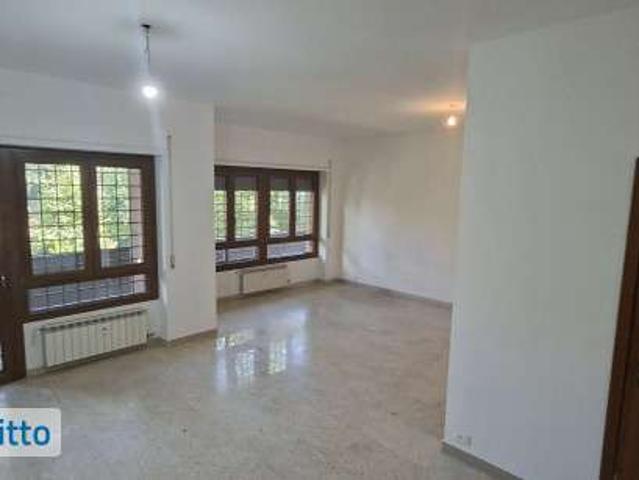 Appartamento con terrazzo Eur, laurentino, checchignola, montagnola, fonte meravigliosa