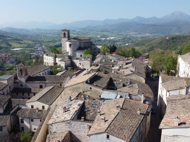 Appartamento con terrazzo e affreschi 180m² Sassoferrato