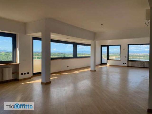Appartamento con terrazzo e piscina