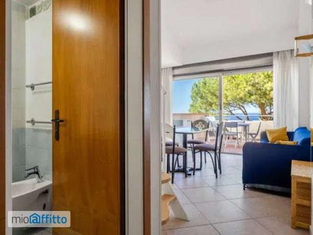 Appartamento con terrazzo e piscina