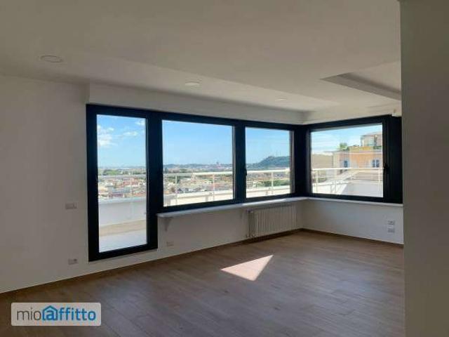 Appartamento con terrazzo e piscina