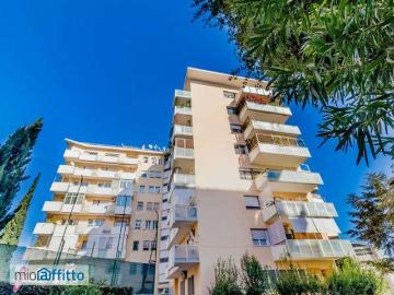Appartamento con terrazzo e piscina