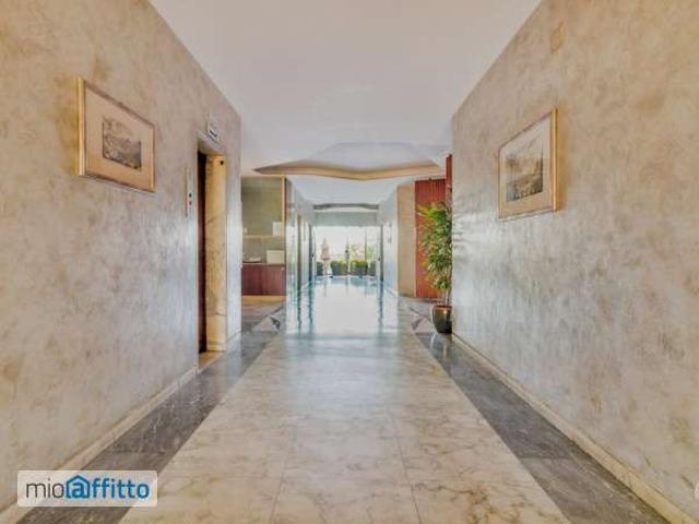 Appartamento con terrazzo e piscina