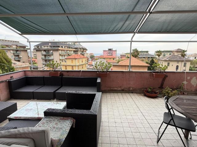 Appartamento con terrazzo in corso buenos aires, Chiavari