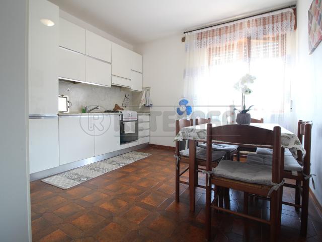 Appartamento con terrazzo in via zin 3, Montebello Vicentino