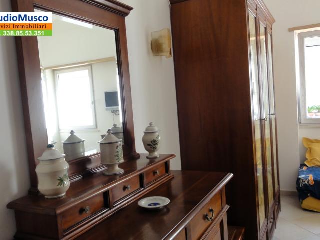 Appartamento con terrazzo in via dalmazio birago, Capri
