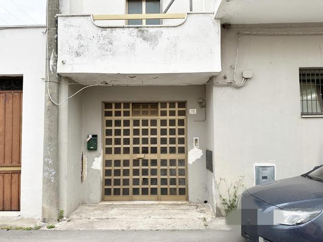 Appartamento con terrazzo in via de gasperi 49, Melissano