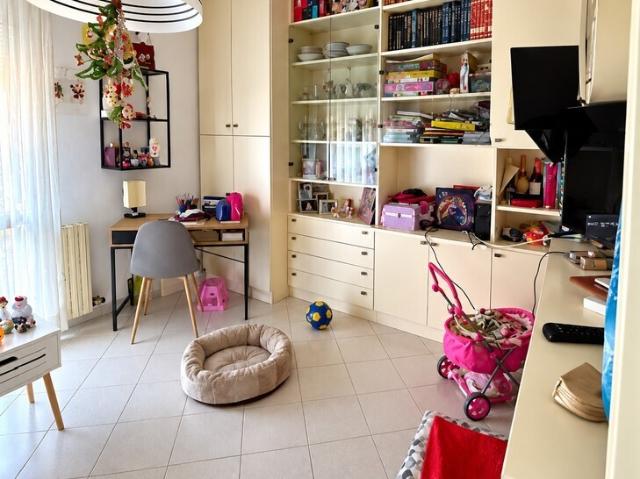 Appartamento con terrazzo in via della resistenza 1a, Follo
