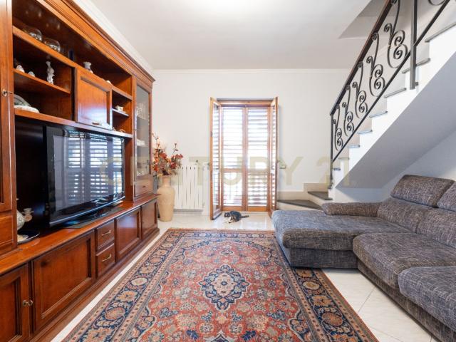 Appartamento con terrazzo in via ettore majorana 16, Aci Catena