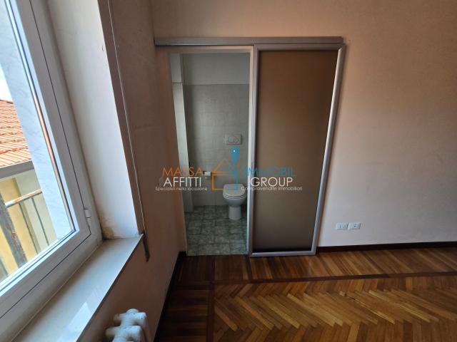 Appartamento con terrazzo in via giuseppe garibaldi 10, Carrara