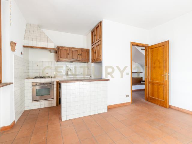 Appartamento con terrazzo in via nino bixio 21, Montecatini Terme