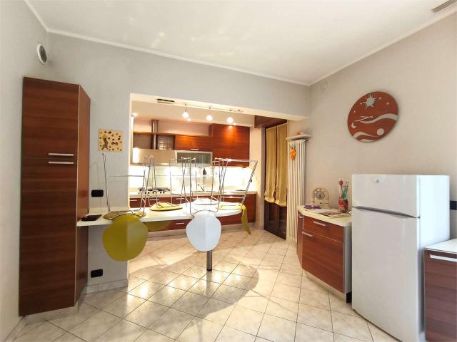 Appartamento con terrazzo in villa bifamiliare