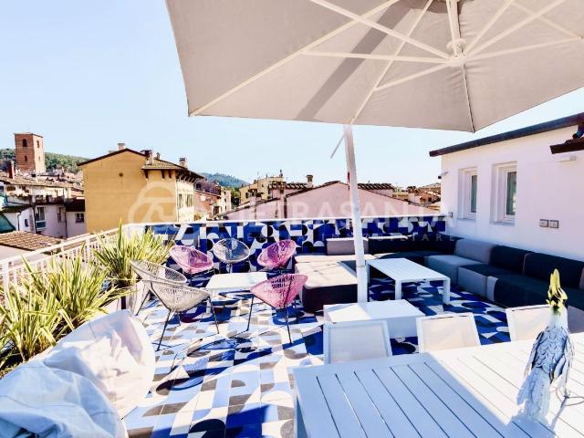 Appartamento con terrazzo, Pietrasanta centro storico