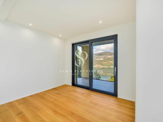 Appartamento con vista lago